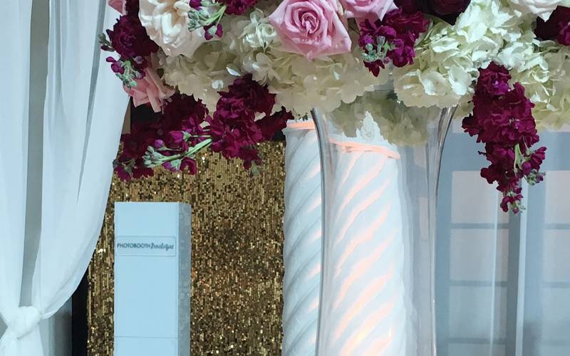 hotel colonnade wedding photo booth